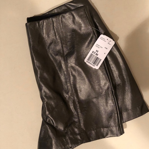 Forever 21 metallic hot pants - Picture 2 of 2